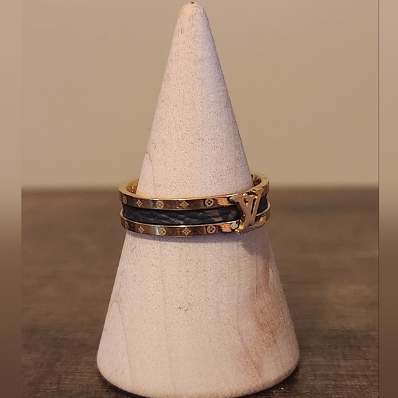 NWOT, LADIES RING - Picture 2 of 5